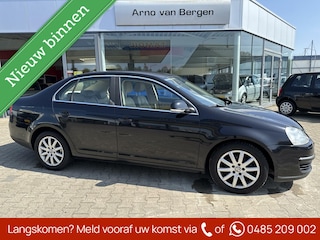 Volkswagen Jetta 2.0 FSI Comfortline, AUTOMAAT, lederen bekleding, climatronic, cruisecontrol, trekhaak, pdc, goed onderhouden en nette auto afkomstig van de 2e eigenaar !