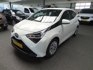 Toyota Aygo 1.0 VVT-i x-play Automaat, Airco, CArplay, Etc.