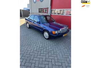 Mercedes-Benz 190-serie 2.3 E Avantgarde Sportline Azzurro, 3e eigenaar zwart leder met 4 kleuren stiksels volledige historie aanw