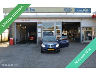 Lancia Ypsilon 1.4-16V Argento