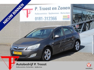 Opel Astra 1.4 Turbo Edition APK t/m 11-10-2025!!MEENEEMPRIJS!!/Airco/Cruise control/Parkeersensoren/Multifunctioneel stuurwiel/Spraakbediening/Radio-CD speler/Bluetooth/Trekhaak/17'' Lichtmetalen velgen/Elektrisch verstelbare spiegels/Elektrische ramen.