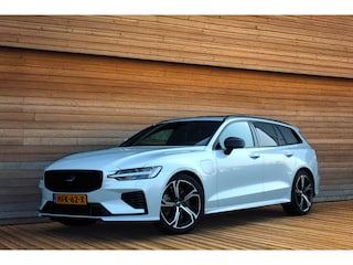 Volvo V60 T6 AWD Ultra Dark | Styling-Pakket | Head-up Display | 360 Camera | Harman/Kardon | Panoramadak | 19-inch | Trekhaak