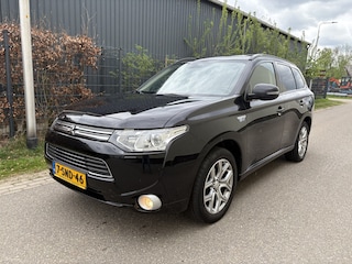Mitsubishi Outlander 2.0 PHEV Instyle+ / LEER / AUTOMAAT / NAVI / SCHUIFDAK / CRUISE