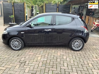 Lancia Ypsilon 0.9 TwinAir Gold nieuwe apk tot 4-2026