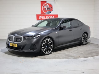 BMW i5 M60 xDrive 84 kWh 601PK, NL Dealerauto, 1e Eigenaar, meest complete uitvoering .. heeft nog  Fabrieksgarantie, MEEST Complete uitvoering !!