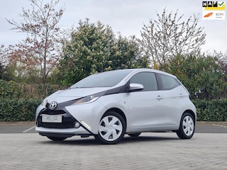 Toyota Aygo 1.0 VVT-i X-PLAY / NAVI / CAMERA / AUTOMAAT