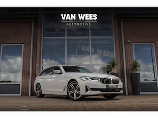BMW 5-serie Touring 540i G31 Facelift xDrive High Executive| 1e eigenaar | 334 pk | Dakraam | LED |DAB | Carplay | 6 cilinder | Leer | 18 inch | Alpinweiss | Origineel | ➡️