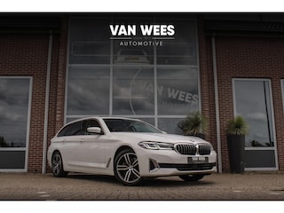 BMW 5-serie Touring 540i G31 Facelift xDrive High Executive| 1e eigenaar | 334 pk | Dakraam | LED |DAB | Carplay | 6 cilinder | Leer | 18 inch | Alpinweiss | Origineel | ➡️