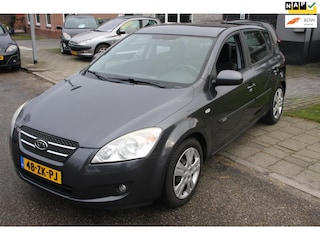 Kia Ceed Cee'd 1.6 CRDi X-ecutive half leer,cruise control,airco!