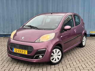 Peugeot 107 1.0 Envy 5-Deurs | Airco | Lederen Stuurwiel | Radio/ Bleutooth | Unieke Kleur | Mistlampen voor | Centrale Deurvergrendeling