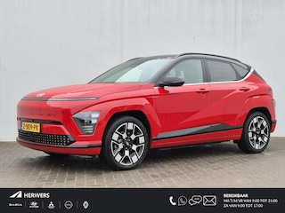 Hyundai Kona Premium TT 65.4 kWh Automaat / Two Tone / Accu SoH 100% / HUD / CCS snelladen / Stuur- en Stoelverwarming / Stoelventilatie voor / Warmtepomp / Rondomzicht camera / Adaptief cruise control / Drie fase laden /