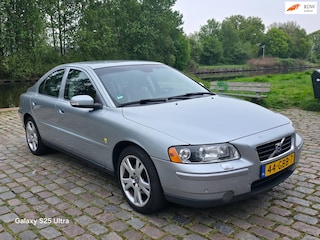 Volvo S60 2.4 Momentum Automaat zeer nette auto navigatie airco stoelverwarming leerbekeleding cruis control