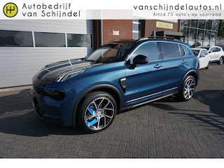 Lynk & Co 01 1.5 261PK! DECEMBER 2022 20X OP VOORRAAD 4X ALL SEASON BANDEN DEALER ONDERHOUDEN 360CAMERA 6,6KWH LADEN PANORAMADAK 20INCH ADAPTIEVE CRUISE ANDROID-APPLECARPLAY NAVI STOELVERWARMING KEYLESS PDC V+A BLUETOOTH ENZ...