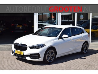 BMW 118i High Executive//Camera//Sportstoelen//Automaat!