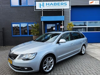 Skoda Superb Combi 1.6 TDI Champs Elysees 105PK|Navi|Pano|StoelVW|Climate|Bluetooth|Trekhaak|Memmory|Start\Stop|Electrische stoel