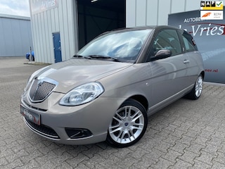 Lancia Ypsilon 1.4-16V Platino / Clima / Cruise / Schuif-kanteldak / Leder / PDC / Trekaak