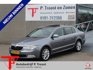 Skoda Superb 1.8 TSI Ambition Business Line AUTOMAAT/Schuif-kantel dak/Navigatie/Climate control/Parkeersensoren rondom/Cruise control/Trekhaak/Bluetooth/Radio-CD speler/17'' Lichtmetalen velgen/Multifunctioneel stuurwiel/Elektrische ramen/Elektrisch inklapbare spiege