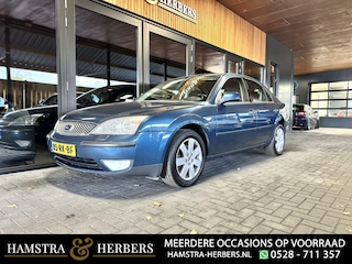Ford Mondeo 1.8-16V Futura blauw