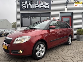 Skoda Fabia Combi 1.4-16V Ambiente -AIRCO-CRUISECONTROL-TREKHAAK-ISOFIX-LICHTMETALEN VELGEN-ORIGINEEL NEDERLANDS!-APK 8-4-2026!