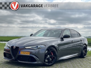 Alfa Romeo Giulia 2.9 V6 Quadrifoglio | 560Pk | LM Velgen 19" | Navigatie | Achteruitrijcamera | Cruise Control | Bi-Xenon Koplampen | Carbon Pakket! |