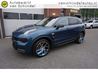 Lynk & Co 01 1.5 261PK! DECEMBER 2022 DEALER ONDERHOUDEN 4X ALL SEASON BANDEN 360CAMERA 6,6KWH LADEN PANORAMADAK FULL LED 20INCH ADAPTIEVE CRUISE ANDROID-APPLECARPLAY NAVI STOELVERWARMING CLIMA PDC V+A ENZ...