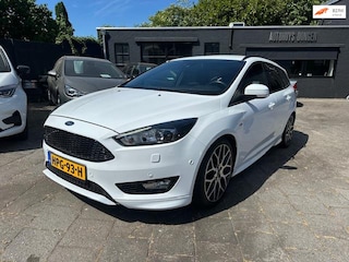 Ford Focus Wagon 1.5 ST-Line (182pk)! Navigatie!