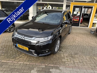 Mitsubishi Outlander 2.4 PHEV Instyle NAVIGATIE CAMARA AIRCO ECC TREKHAAK LICHTM.VELGEN PARKERSENSOREN