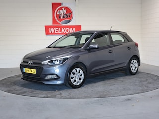 Hyundai i20 1.2 HP i-Motion, Airco, Radio, Telefoon, Blue tooth, Isofix, Cruise control, All season banden, Parkeersensoren achter, Trekhaak