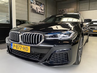 BMW 520i Business Edition Plus M pakket, Pano, 19inch Sfeerverlichting