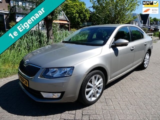 Skoda Octavia 1.4 TSI 140pk 1e eigenaar Automaat Clima Navi Trekhaak 1500kg.