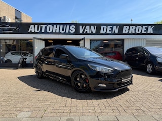 Ford Focus Wagon 2.0 ST 250Pk Navi Cruise Climate Ctr Camera DAB Xenon Leer Elek Pakket Nw Apk