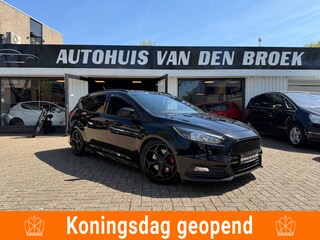 Ford Focus Wagon 2.0 ST 250Pk Navi Cruise Climate Ctr Camera DAB Xenon Leer Elek Pakket Nw Apk