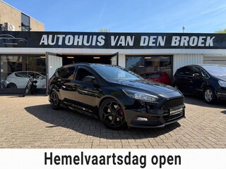 Ford Focus Wagon 2.0 ST 250Pk Navi Cruise Climate Ctr Camera DAB Xenon Leer Elek Pakket Nw Apk