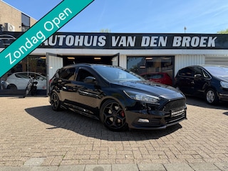 Ford Focus Wagon 2.0 ST 250Pk Navi Cruise Climate Ctr Camera DAB Xenon Leer Elek Pakket Nw Apk