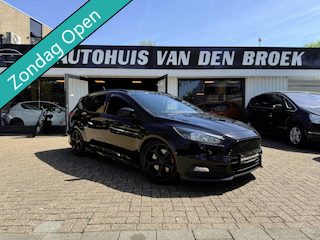 Ford Focus Wagon 2.0 ST 250Pk Navi Cruise Climate Ctr Camera DAB Xenon Leer Elek Pakket Nw Apk