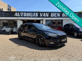 Ford Focus Wagon 2.0 ST 250Pk Navi Cruise Climate Ctr Camera DAB Xenon Leer Elek Pakket Nw Apk