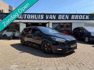 Ford Focus Wagon 2.0 ST 250Pk Navi Cruise Climate Ctr Camera DAB Xenon Leer Elek Pakket Nw Apk