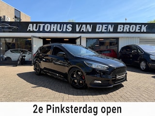 Ford Focus Wagon 2.0 ST 250Pk Navi Cruise Climate Ctr Camera DAB Xenon Leer Elek Pakket Nw Apk