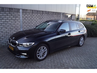 BMW 3-serie Touring 318i Business Edition Autom 156PK Panodak Navi Camera LED Kopl Apple Carplay Clima 2x PDC LMV Trekh ENZ.