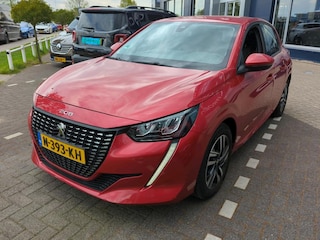 Peugeot 208 1.2 PureTech Allure 100 | Navi | Parkeersensor Achter | Keyless Entry | DAB | Cruise control |