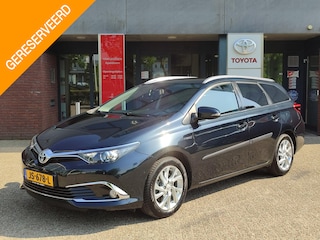 Toyota Auris Touring Sports 1.8 Hybrid EXECUTIVE TREKHAAK 4S-BANDEN PARK-SENSOREN KEYLESS NAVI STOELVERW CAMERA BLUETOOTH NL-AUTO