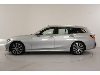 BMW 3-serie Touring 320d Corporate High Executive | Trekhaak | HUD | Pano | Leer | Camera | Dodehoek | El. achterklep |