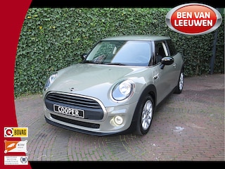 Mini Cooper 1.5 One Pepper F56 LCI automaat NL-auto, 1ste eig, Clima, Apple carPlay en 16"