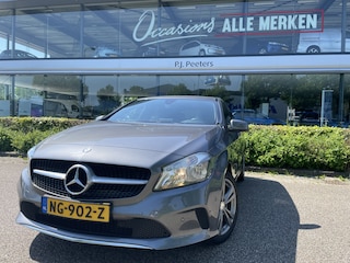 Mercedes-Benz A-klasse 180 d Ambition Start/stop systeem - Cruise control - Parkeersensoren voor en achter - Multifunctioneel stuurwiel - Airco - Navigatie - CD Bluetooth - warmte werend glas - stoelverwarming - Sportstoelen