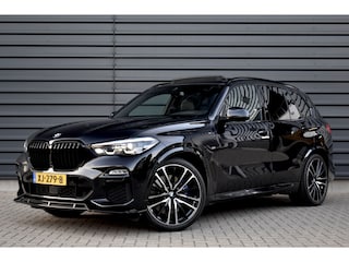 BMW X5 xDrive40i M Sport | Panoramadak | 22'' Velgen | Luchtvering | 4-Wiel Besturing | Harman/Kardon | Camera | Kristallen Pook | Incl. BTW | Orig. NL |