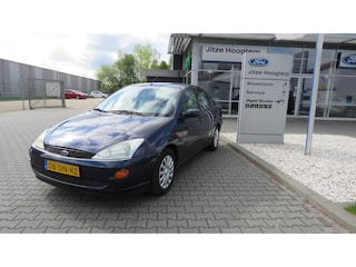 Ford Focus 1.6-16V Ghia AUTOMAAT MET RUITENWISSER AANPASSING,154986KM GELDIG APK.