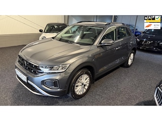 Volkswagen T-Roc 1.5 TSI Life Virtueel Display, Achterruitrijcamera, Apple Carplay