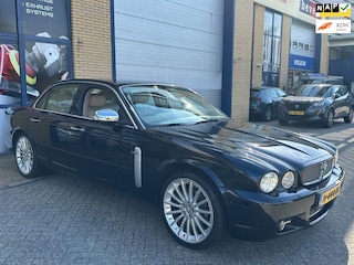 Jaguar XJ 3.5 V8 LWB, leder, navigatie, youngtimer, climat, apk, lichtmetaal, cruise control, pdc, inruil mogelijk.