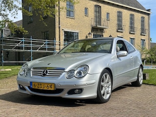 Mercedes-Benz C-klasse Sportcoupé 180 K. Zeer netjes * Automaat * Leer