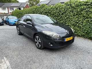 Renault Mégane 2.0 TCe Dynamique 180 PK | Navi | Xenon | Autom. Airco | Cruise Control | LMV | PDC | Privacy Glass | APK tot 13-08-2025!